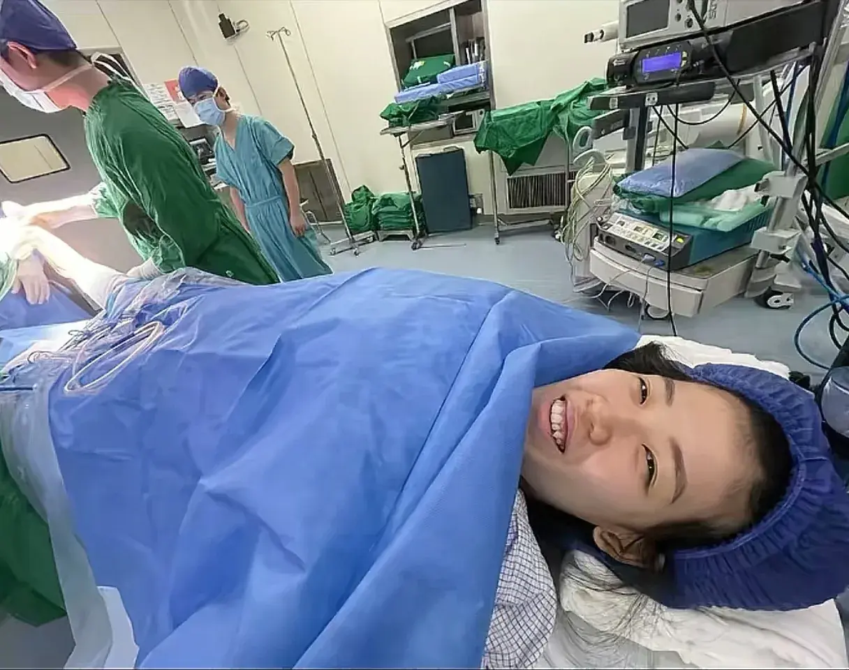 公开, 动员非常不, 完成了她受